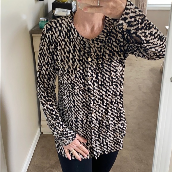 Dana Buchman long sleeved button down blouse - Picture 3 of 11